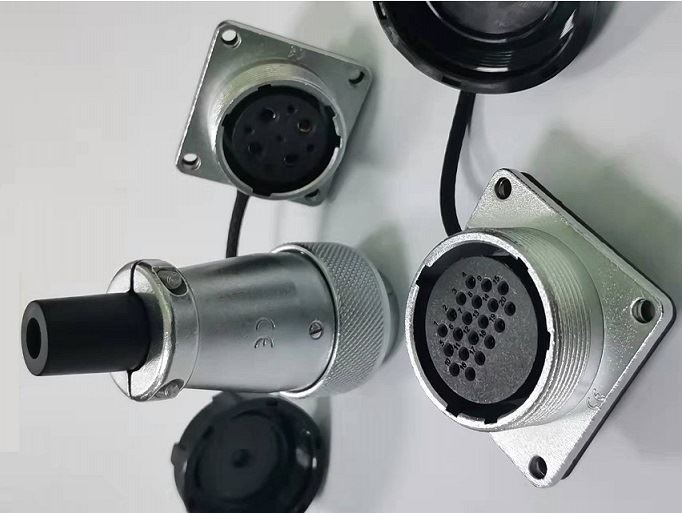 20-kolíkový kolíkový konektor prúdu