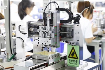 Výrobný proces nabíjania pogo pinu